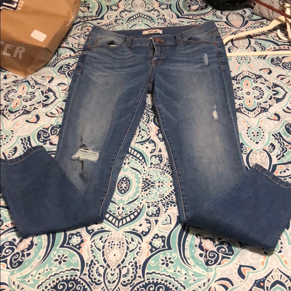 Distress skinny jeans